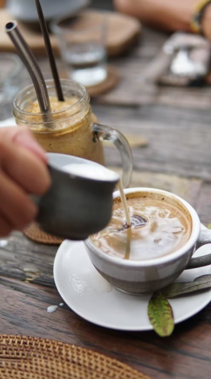 Why you should drink smoothie and coffee in your breakfast